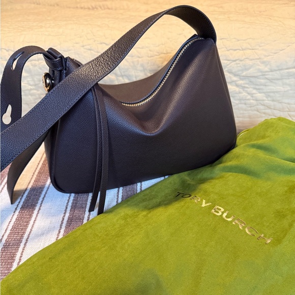 Tory Burch Handbags - Tory Burch Romy shoulder Bag